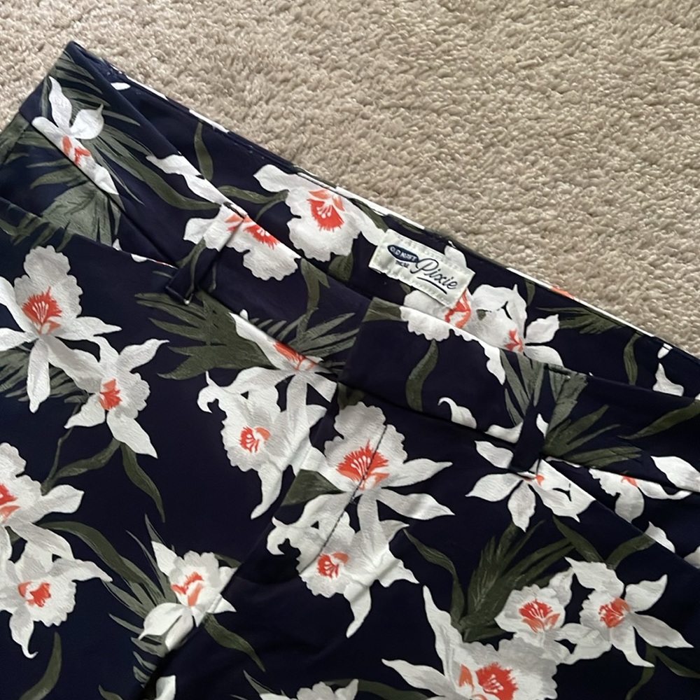 Old Navy floral pixie slim leg white florals pant size 10 - Picture 2 of 8